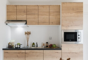 Cuisine aménagée d'un studio modulaire en suisse