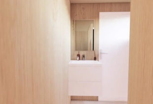Lavabo du box compact cuisine et sanitaires
