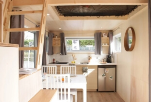 Cuisine équipée de la tiny house l'escapade