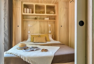 Chambre de la tiny house l'intrépide